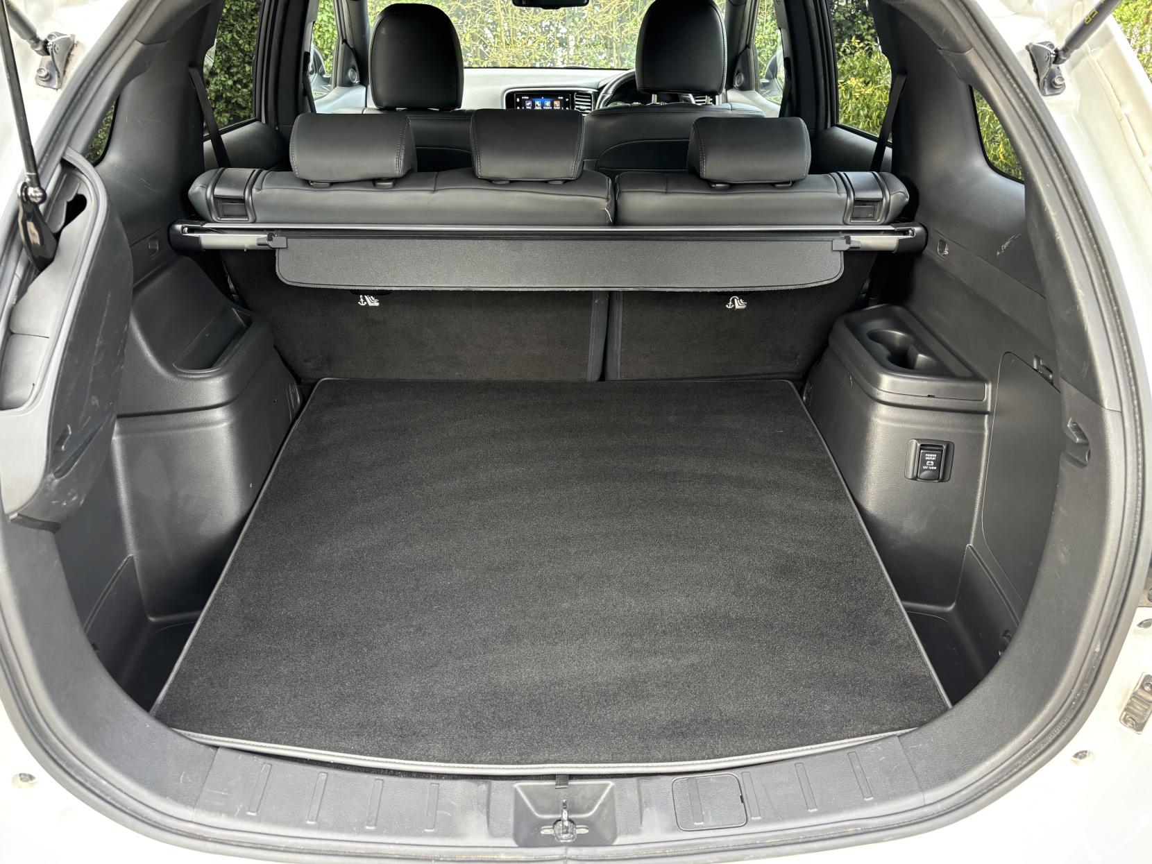 Mitsubishi Outlander 2.4h TwinMotor 13.8kWh 5h SUV 5dr Petrol Plug-in Hybrid CVT 4WD Euro 6 (s/s) (209 ps)