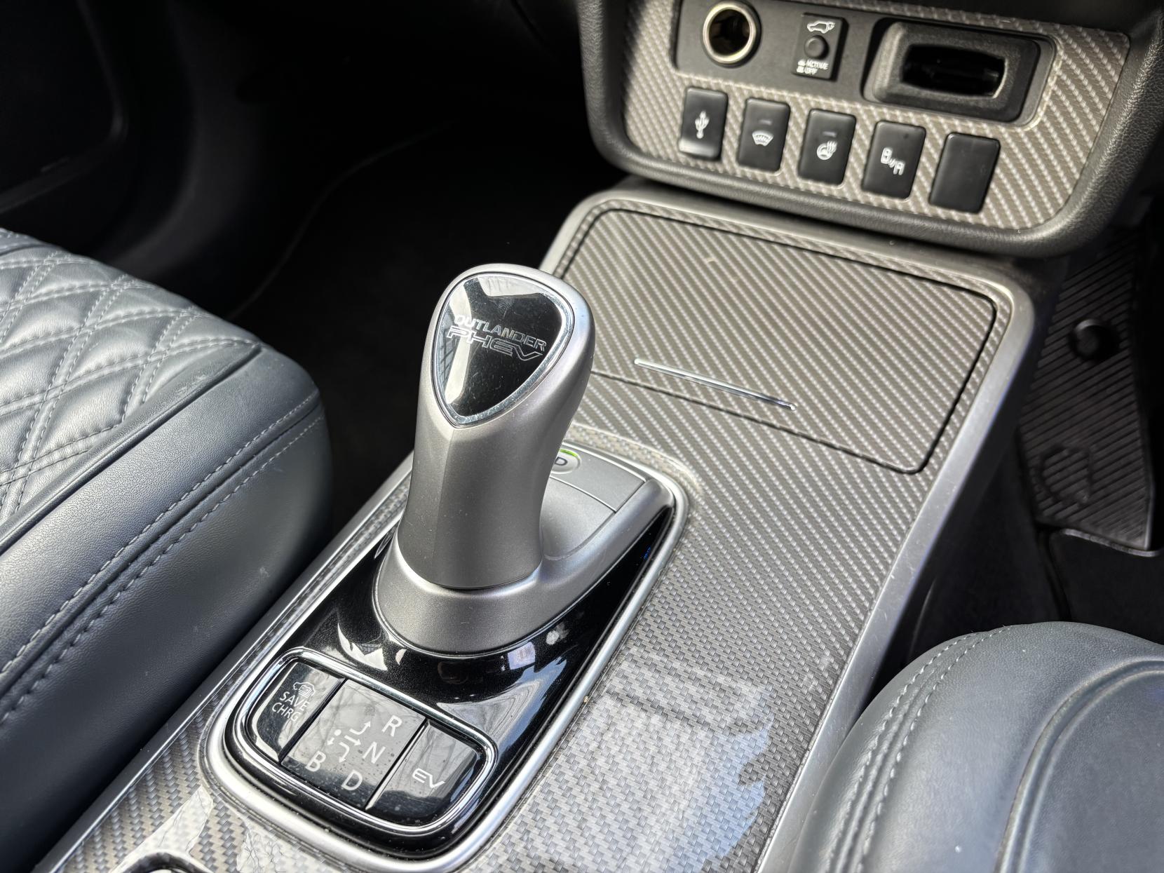 Mitsubishi Outlander 2.4h TwinMotor 13.8kWh 5h SUV 5dr Petrol Plug-in Hybrid CVT 4WD Euro 6 (s/s) (209 ps)