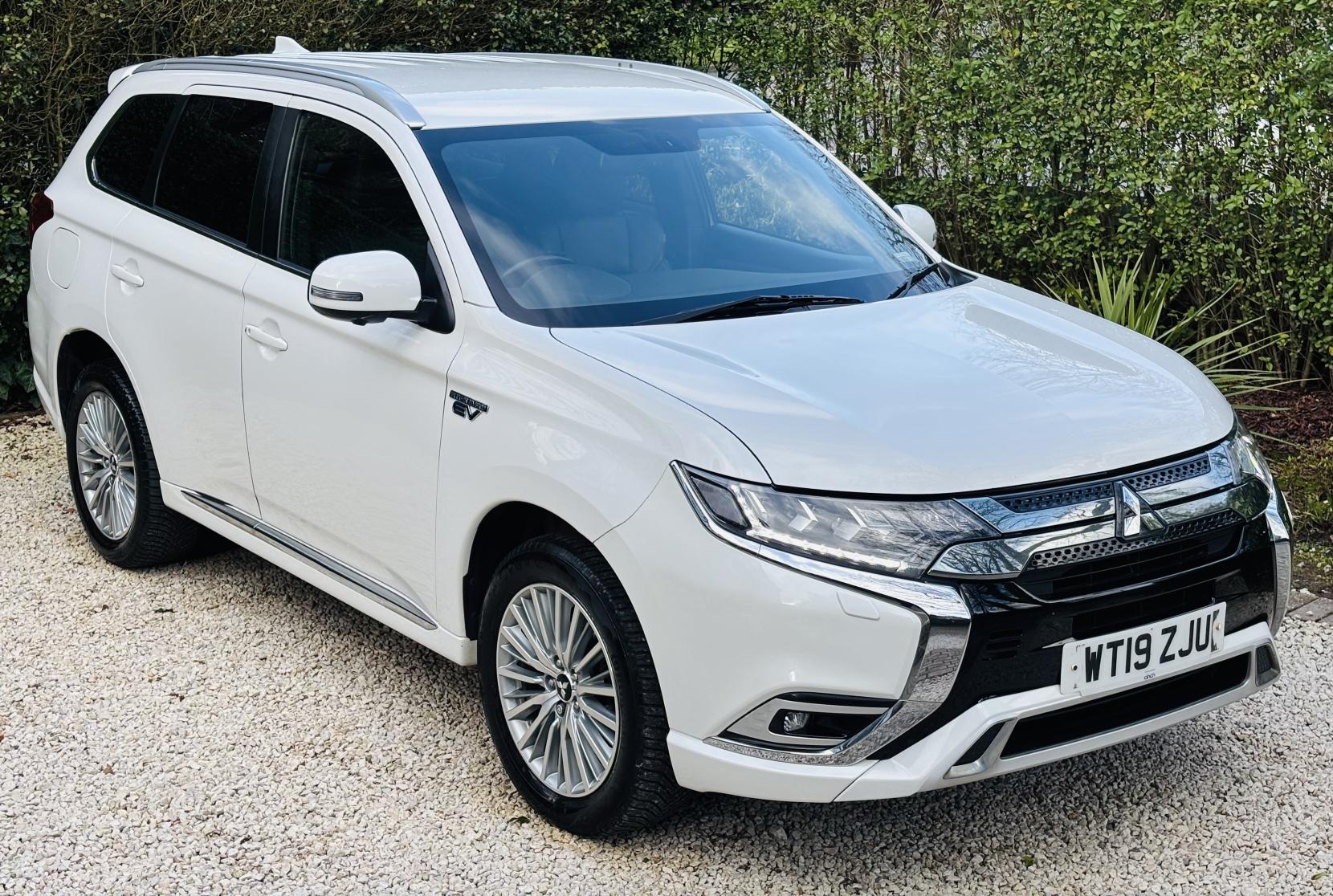 Mitsubishi Outlander 2.4h TwinMotor 13.8kWh 5h SUV 5dr Petrol Plug-in Hybrid CVT 4WD Euro 6 (s/s) (209 ps)