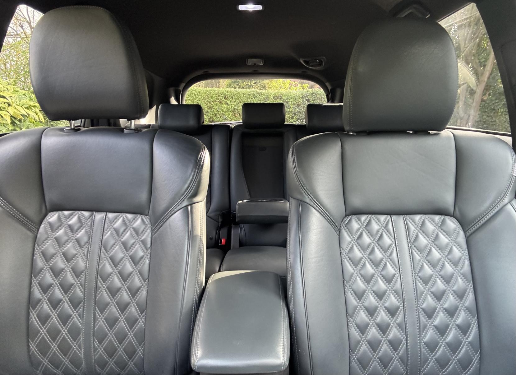 Mitsubishi Outlander 2.4h TwinMotor 13.8kWh 5h SUV 5dr Petrol Plug-in Hybrid CVT 4WD Euro 6 (s/s) (209 ps)