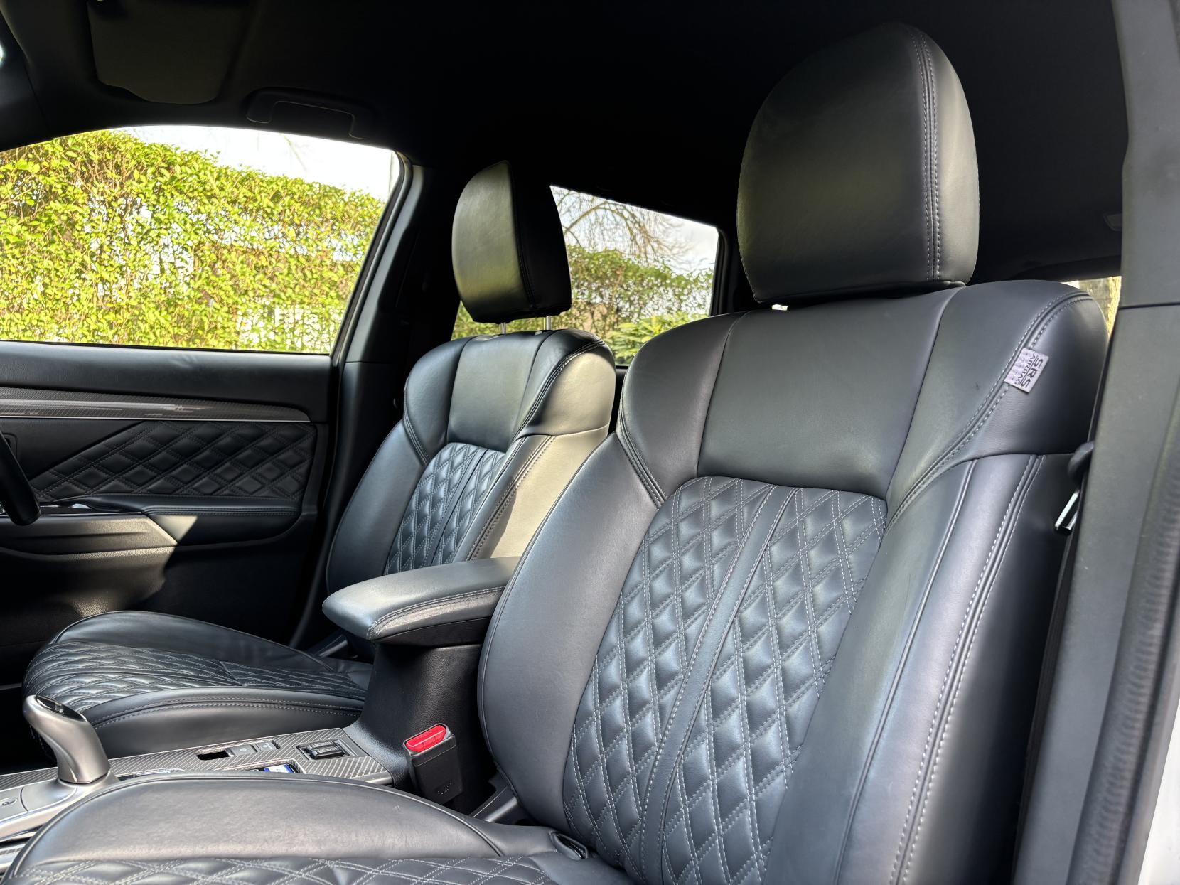 Mitsubishi Outlander 2.4h TwinMotor 13.8kWh 5h SUV 5dr Petrol Plug-in Hybrid CVT 4WD Euro 6 (s/s) (209 ps)