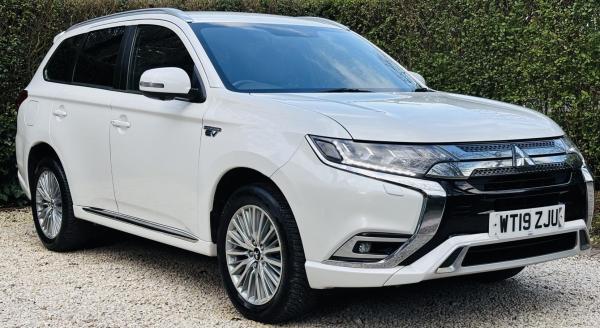Mitsubishi Outlander 2.4h TwinMotor 13.8kWh 5h SUV 5dr Petrol Plug-in Hybrid CVT 4WD Euro 6 (s/s) (209 ps)