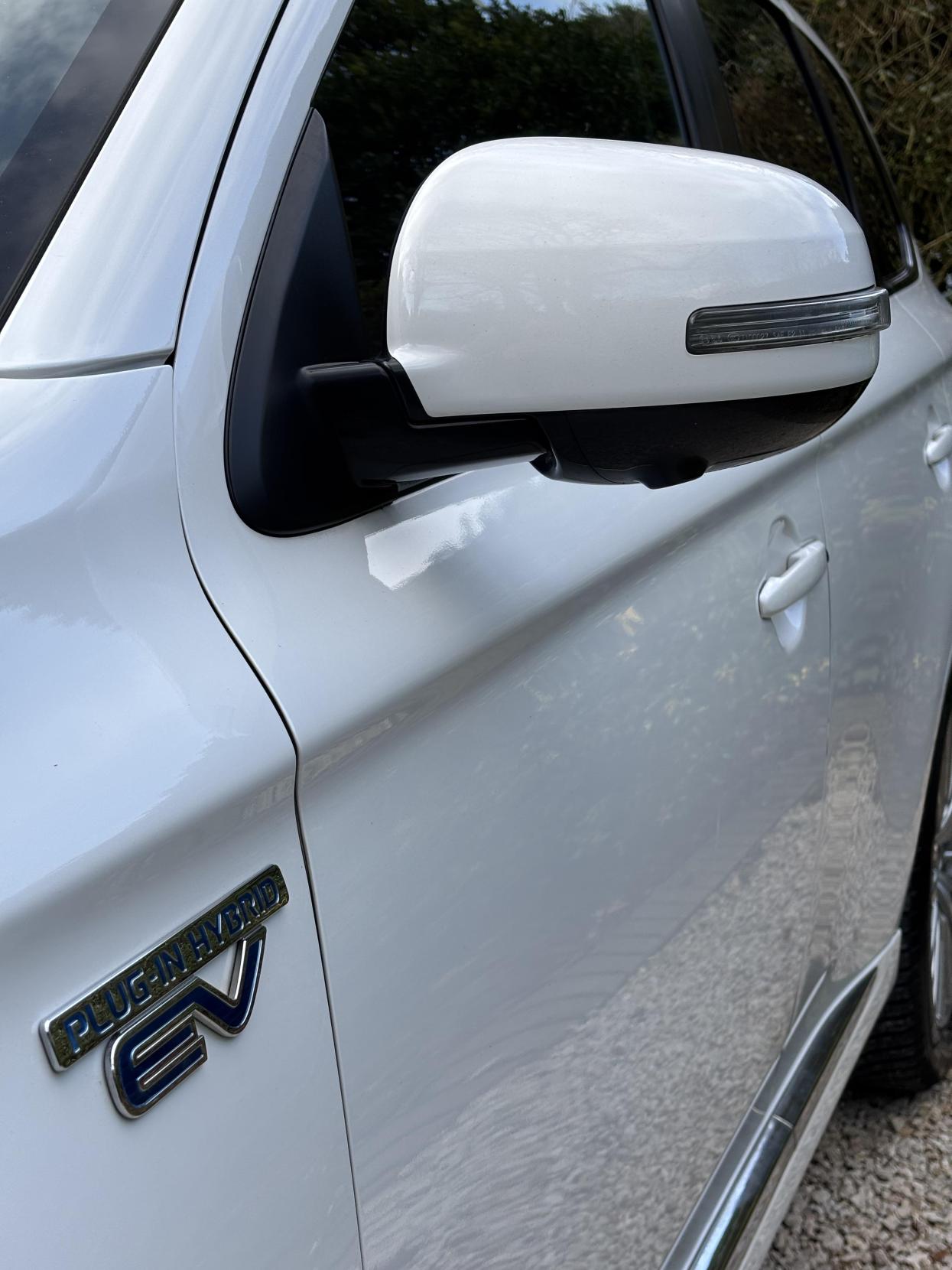 Mitsubishi Outlander 2.4h TwinMotor 13.8kWh 5h SUV 5dr Petrol Plug-in Hybrid CVT 4WD Euro 6 (s/s) (209 ps)