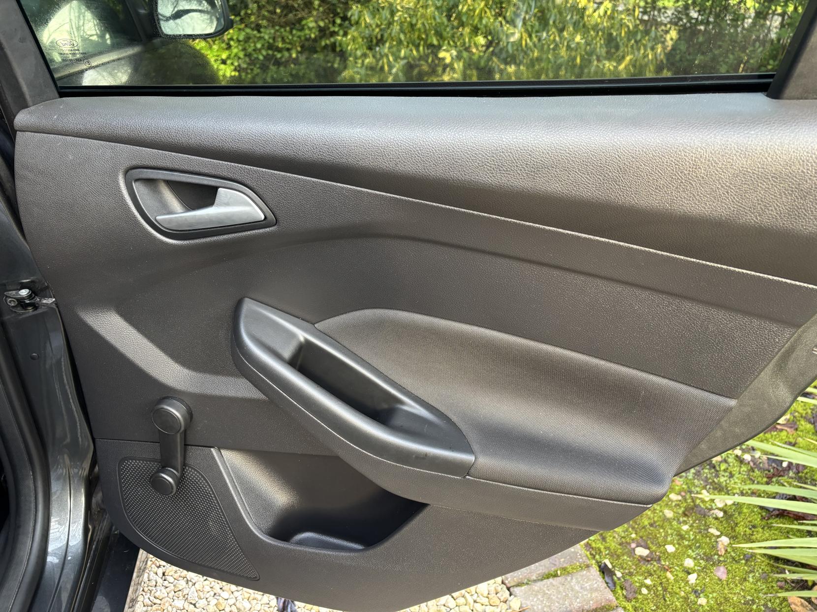 Ford Focus 1.0T EcoBoost ST-Line Estate 5dr Petrol Manual Euro 6 (s/s) (125 ps)