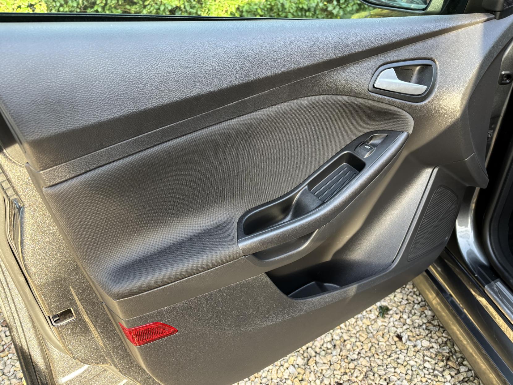 Ford Focus 1.0T EcoBoost ST-Line Estate 5dr Petrol Manual Euro 6 (s/s) (125 ps)