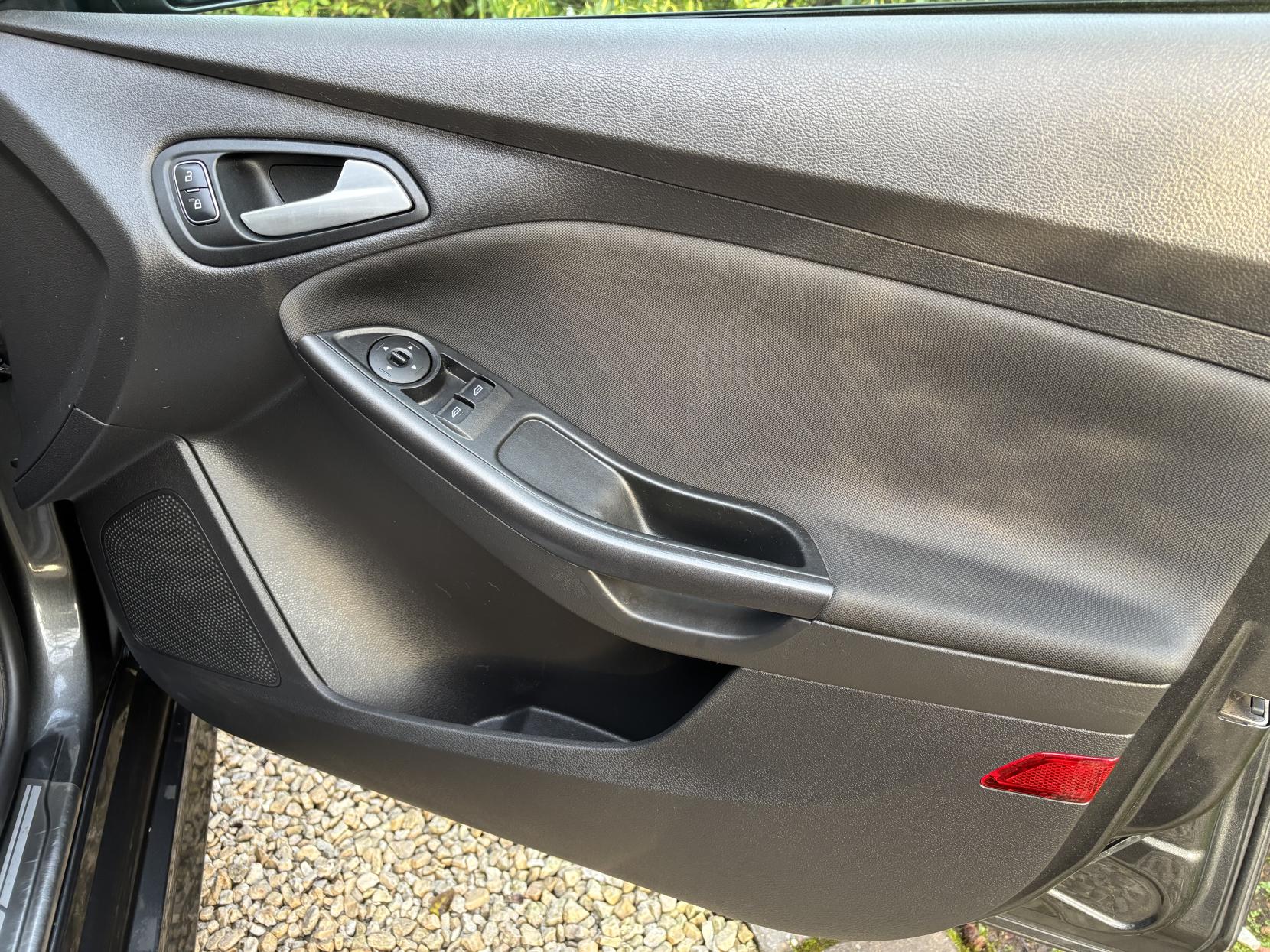 Ford Focus 1.0T EcoBoost ST-Line Estate 5dr Petrol Manual Euro 6 (s/s) (125 ps)