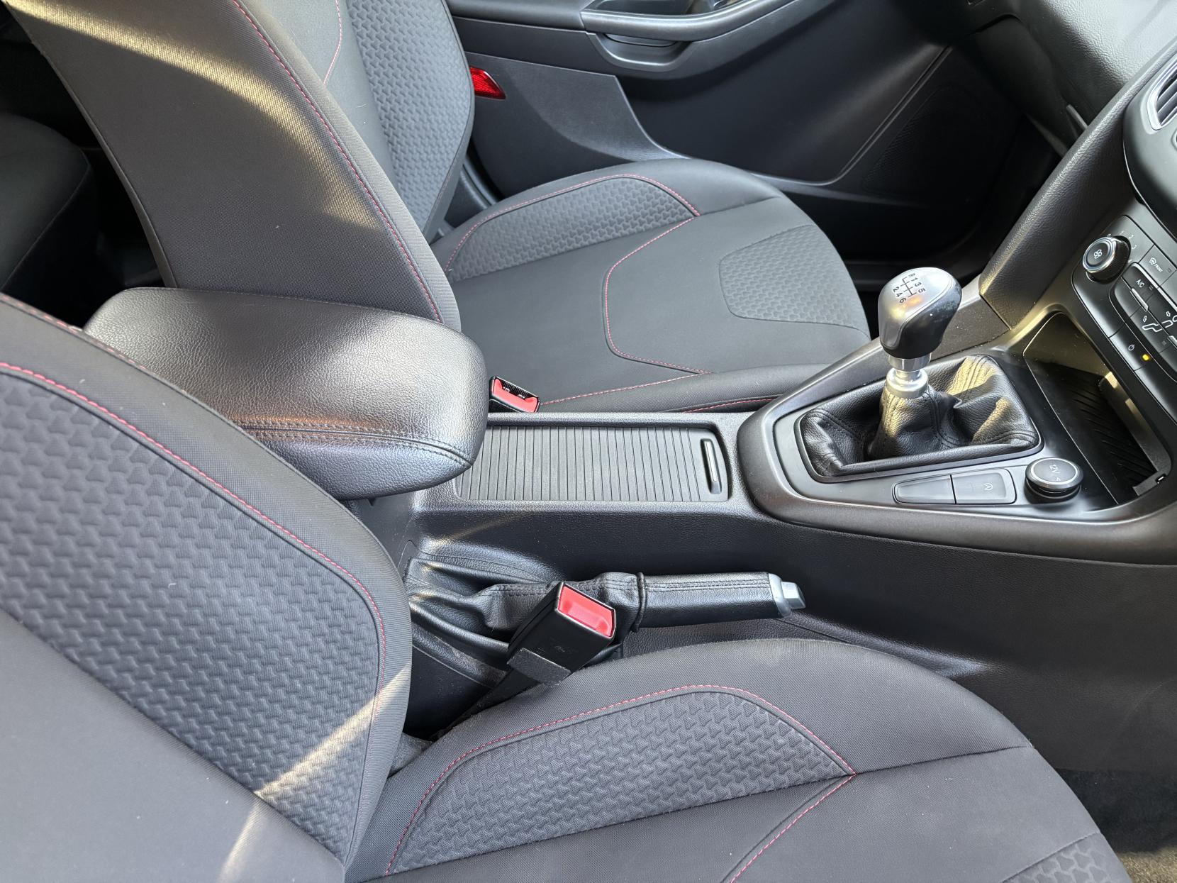 Ford Focus 1.0T EcoBoost ST-Line Estate 5dr Petrol Manual Euro 6 (s/s) (125 ps)