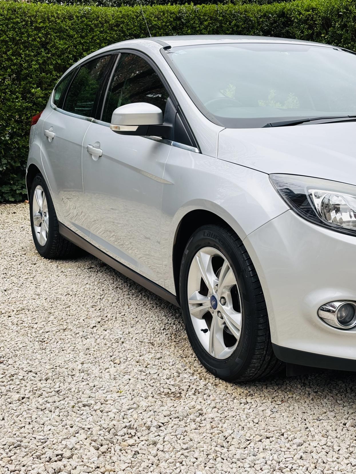 Ford Focus 1.6 Titanium Hatchback 5dr Petrol Manual Euro 5 (125 ps)