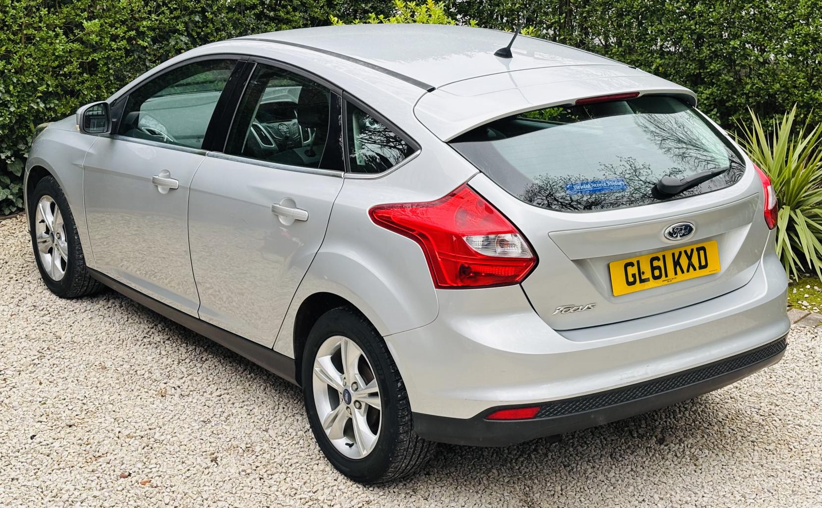 Ford Focus 1.6 Titanium Hatchback 5dr Petrol Manual Euro 5 (125 ps)