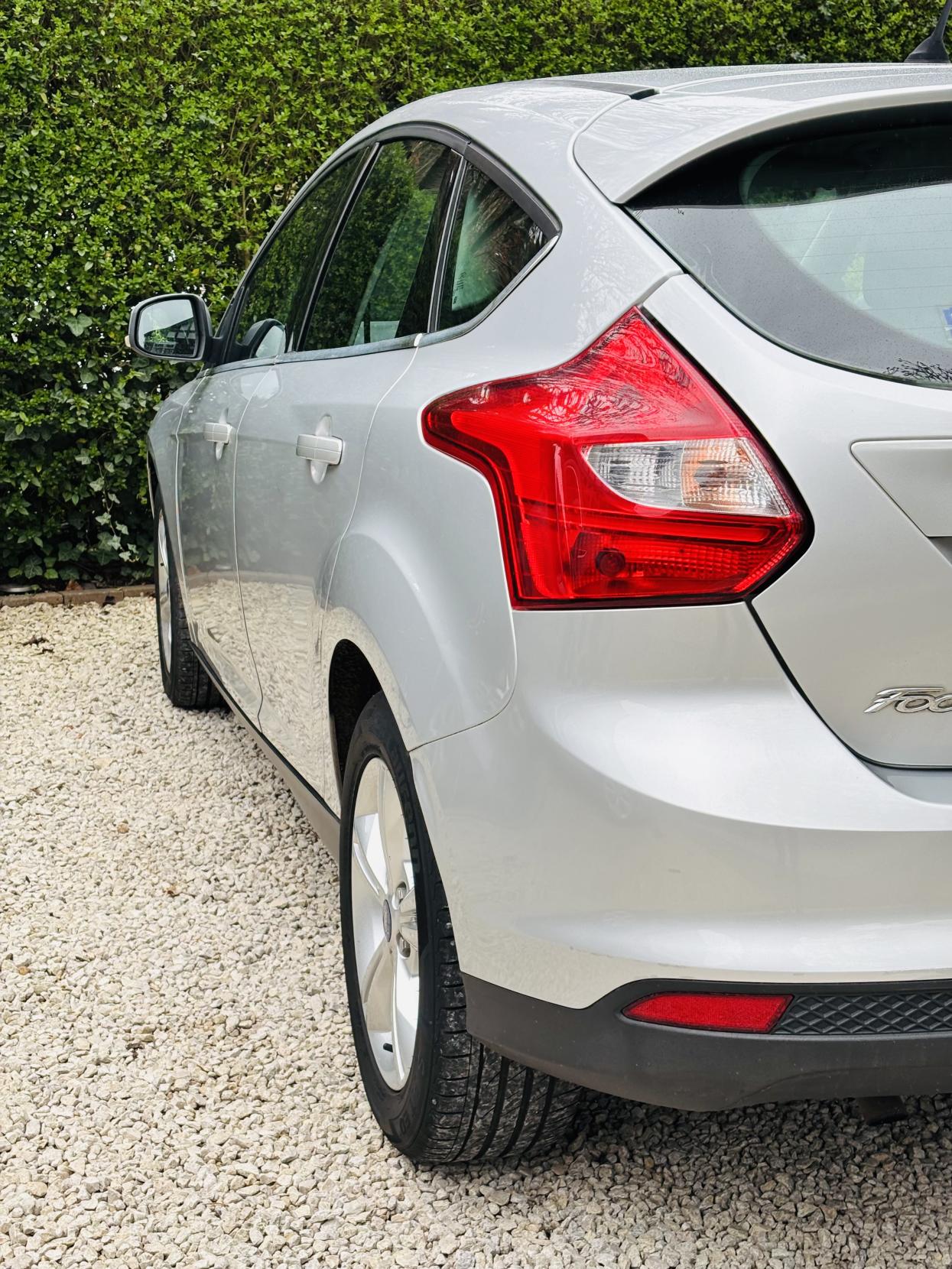 Ford Focus 1.6 Titanium Hatchback 5dr Petrol Manual Euro 5 (125 ps)