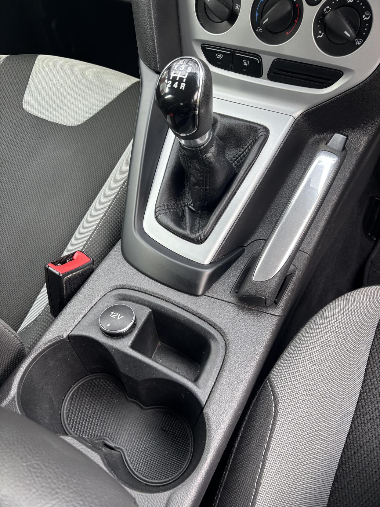 Ford Focus 1.6 Titanium Hatchback 5dr Petrol Manual Euro 5 (125 ps)