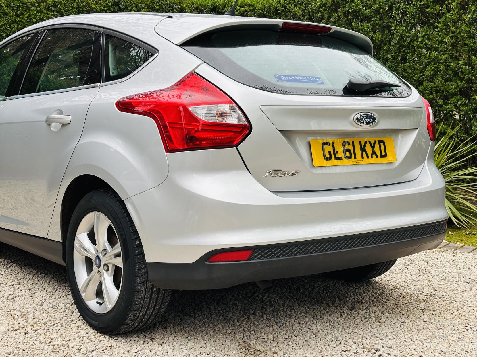 Ford Focus 1.6 Titanium Hatchback 5dr Petrol Manual Euro 5 (125 ps)