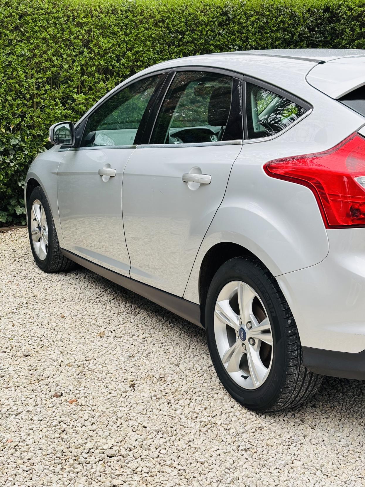 Ford Focus 1.6 Titanium Hatchback 5dr Petrol Manual Euro 5 (125 ps)