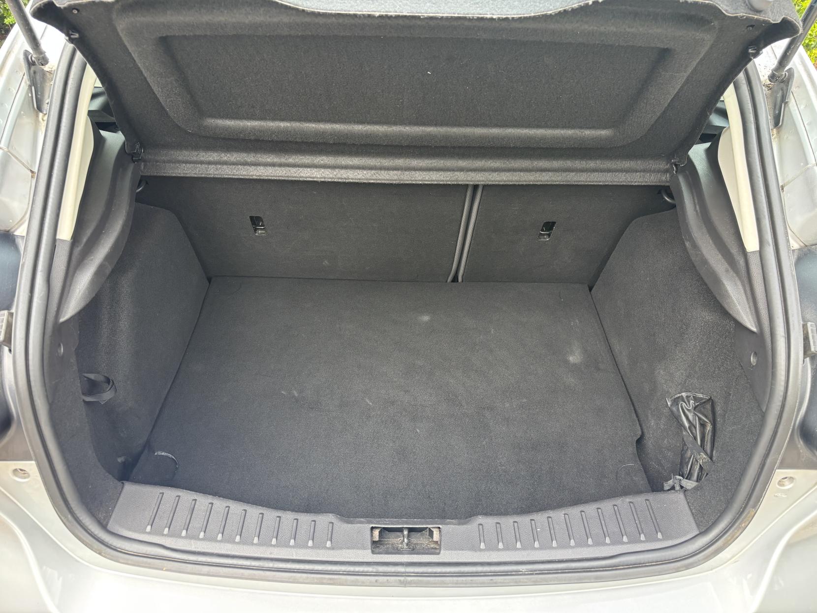 Ford Focus 1.6 Titanium Hatchback 5dr Petrol Manual Euro 5 (125 ps)