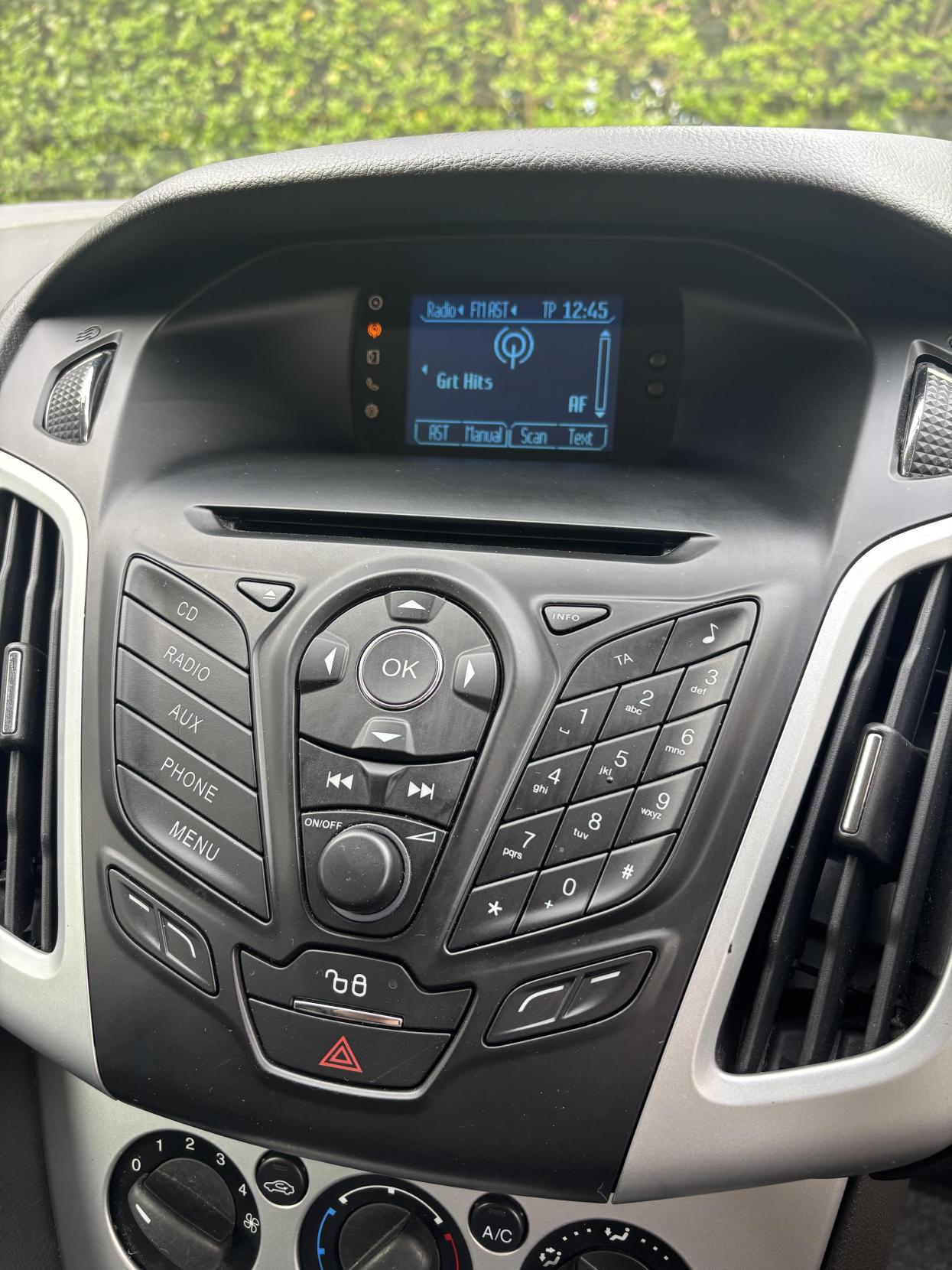 Ford Focus 1.6 Titanium Hatchback 5dr Petrol Manual Euro 5 (125 ps)