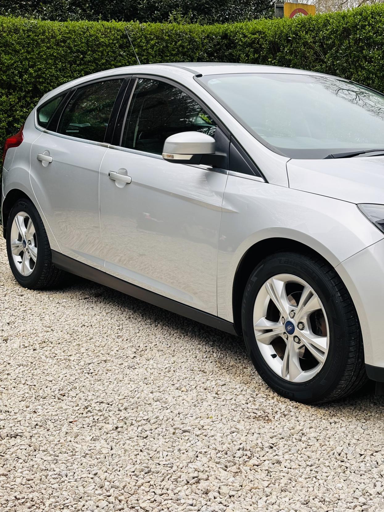 Ford Focus 1.6 Titanium Hatchback 5dr Petrol Manual Euro 5 (125 ps)