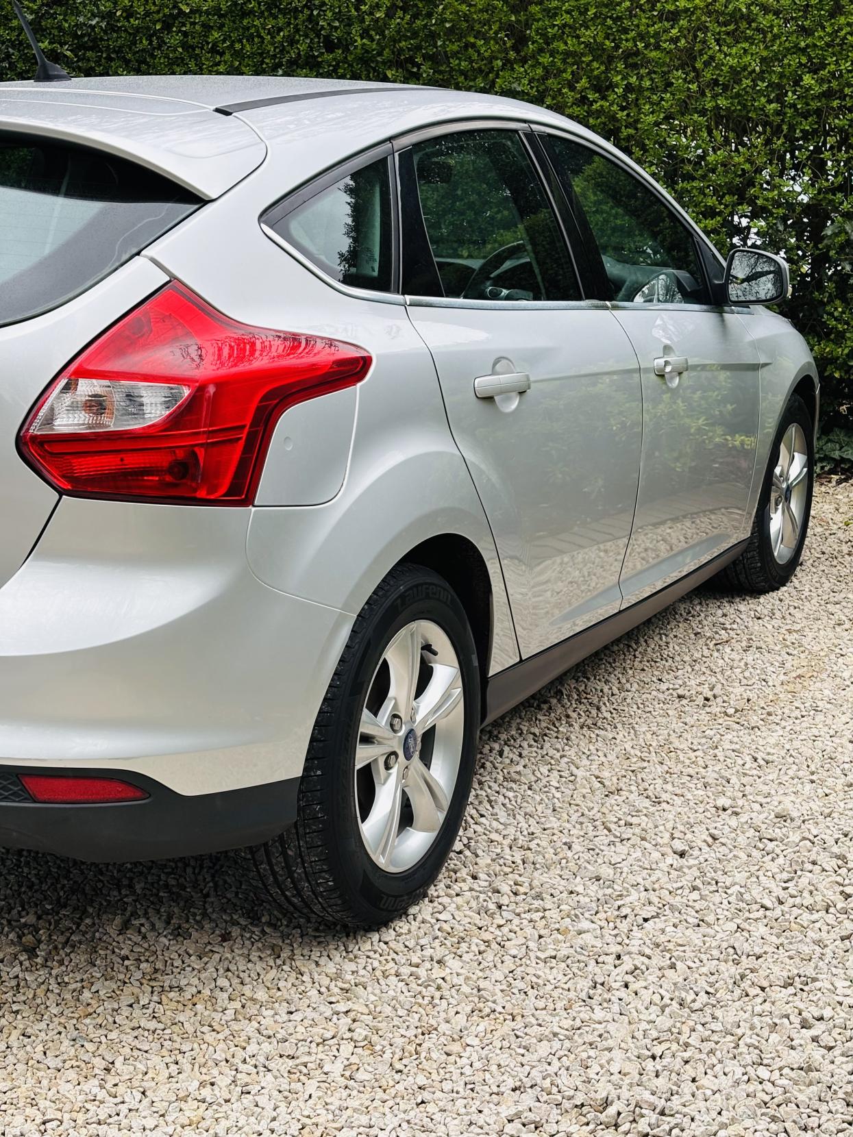 Ford Focus 1.6 Titanium Hatchback 5dr Petrol Manual Euro 5 (125 ps)