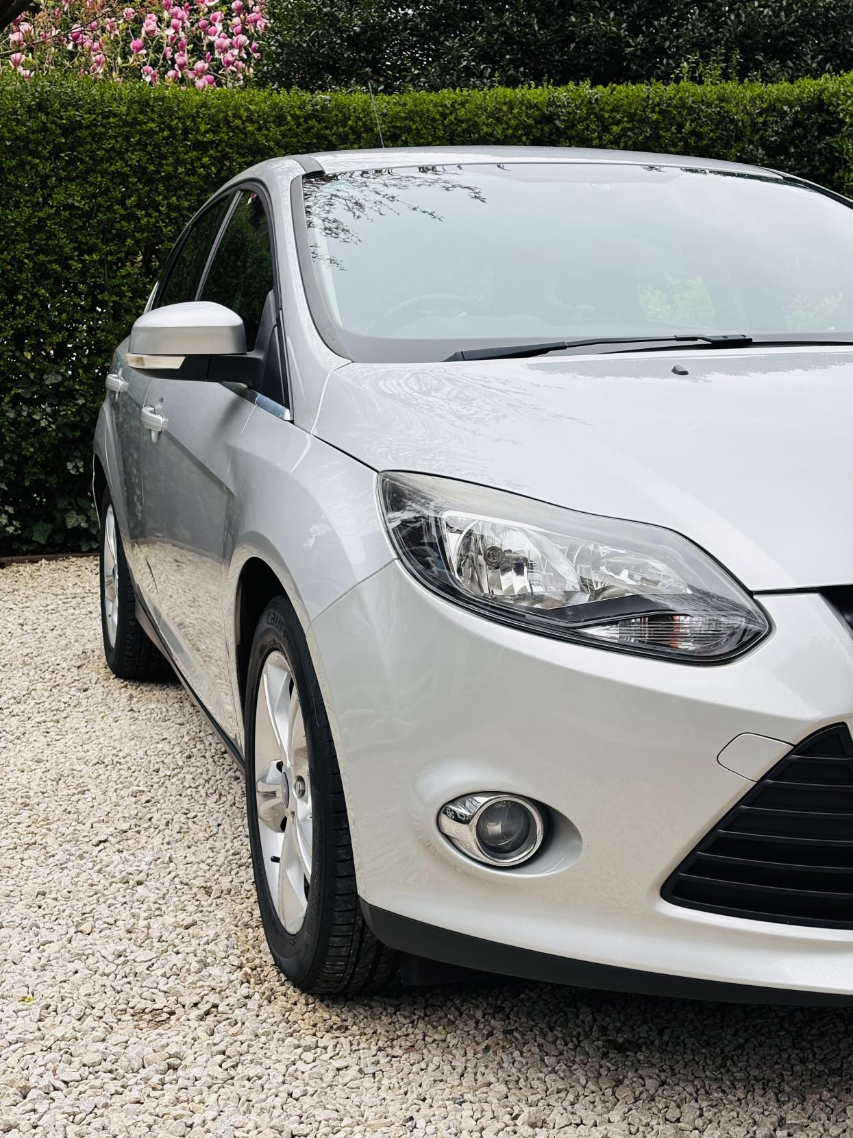 Ford Focus 1.6 Titanium Hatchback 5dr Petrol Manual Euro 5 (125 ps)