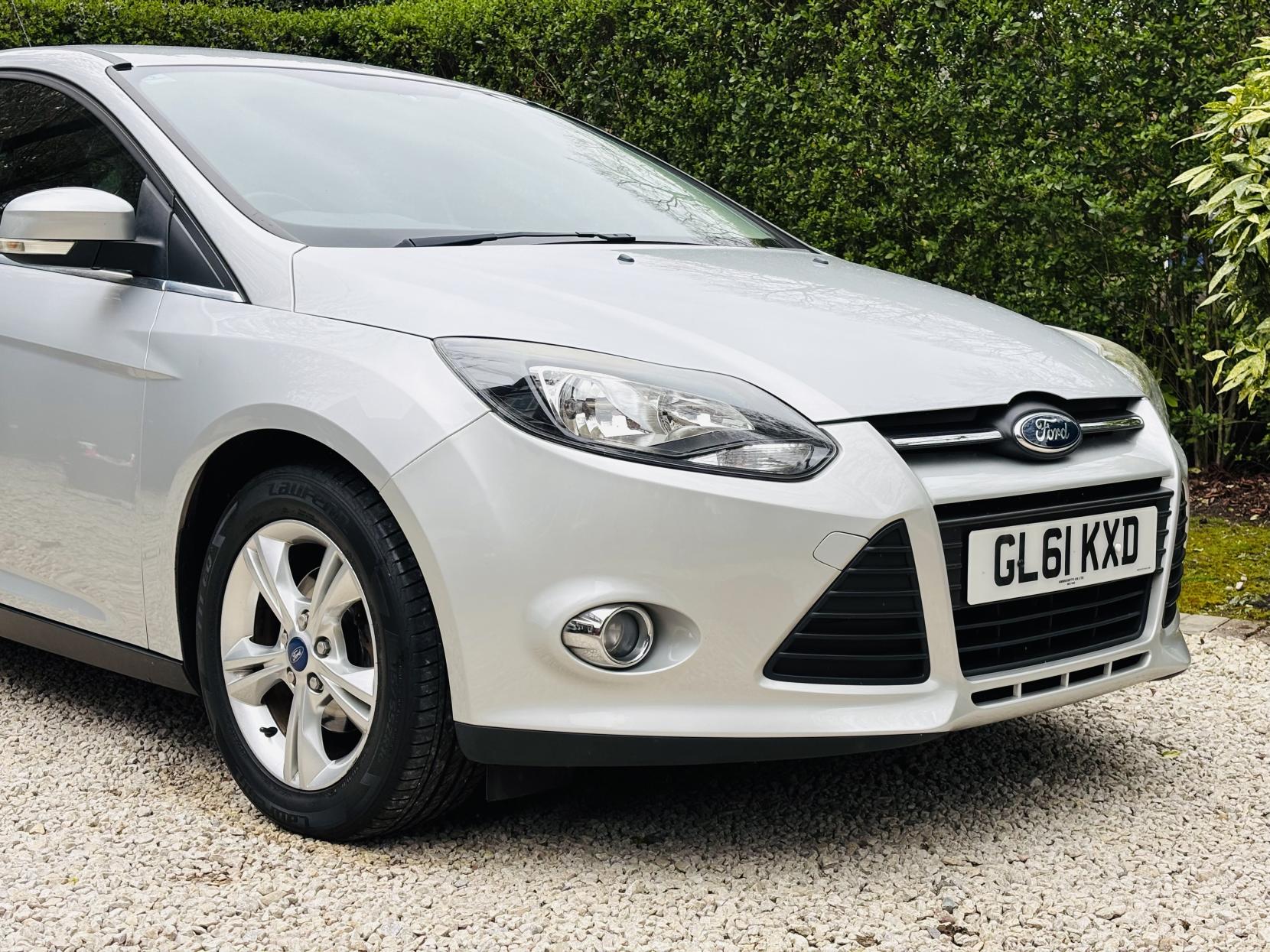 Ford Focus 1.6 Titanium Hatchback 5dr Petrol Manual Euro 5 (125 ps)