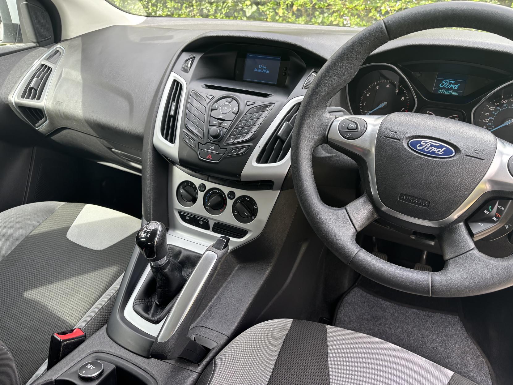 Ford Focus 1.6 Titanium Hatchback 5dr Petrol Manual Euro 5 (125 ps)