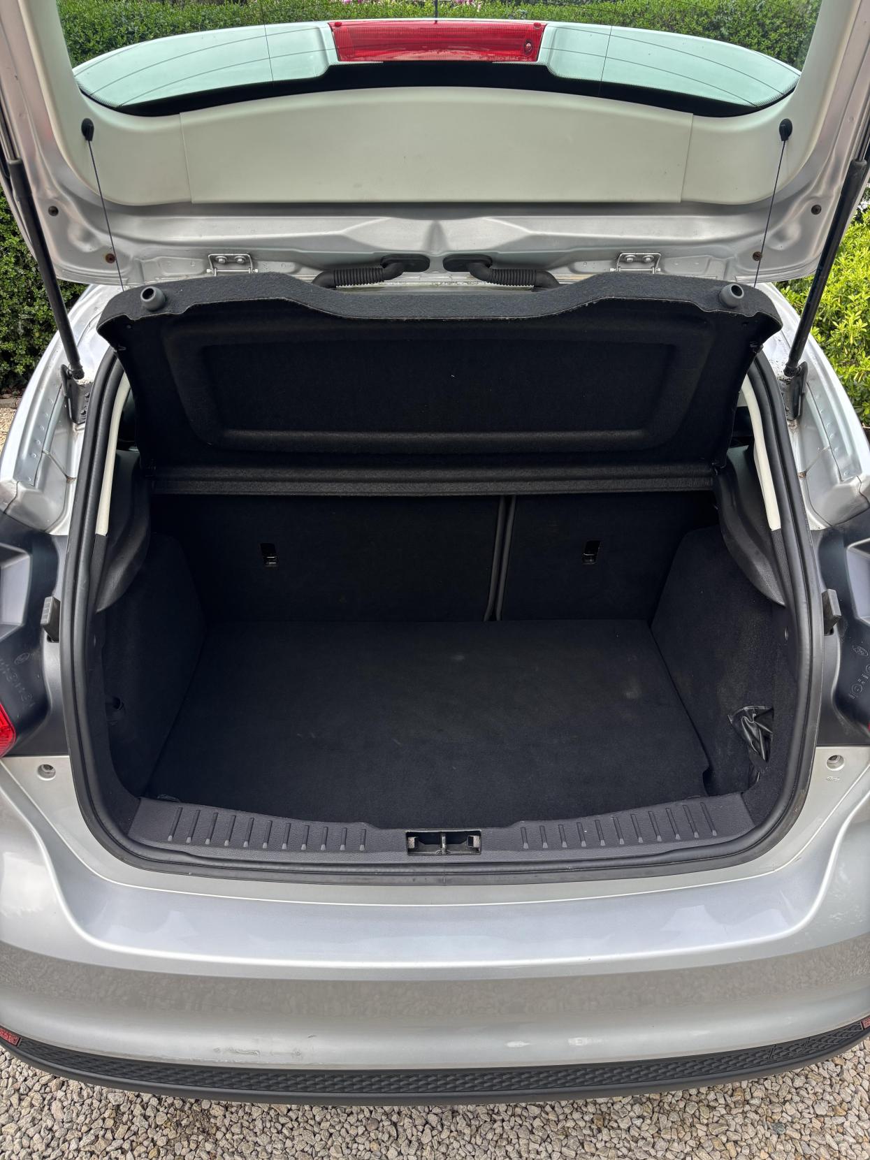 Ford Focus 1.6 Titanium Hatchback 5dr Petrol Manual Euro 5 (125 ps)