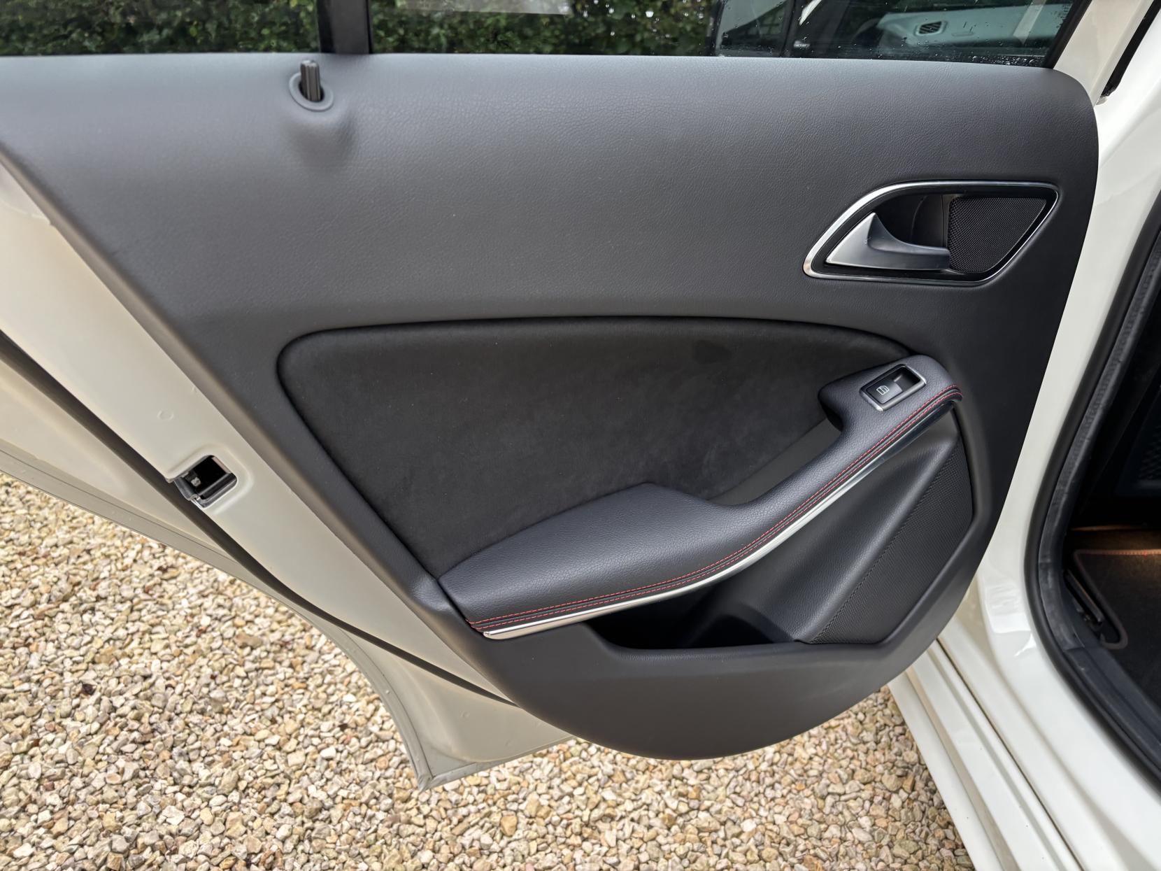 Mercedes-Benz A Class 2.1 A200d AMG Line (Premium) Hatchback 5dr Diesel 7G-DCT Euro 6 (s/s) (136 ps)