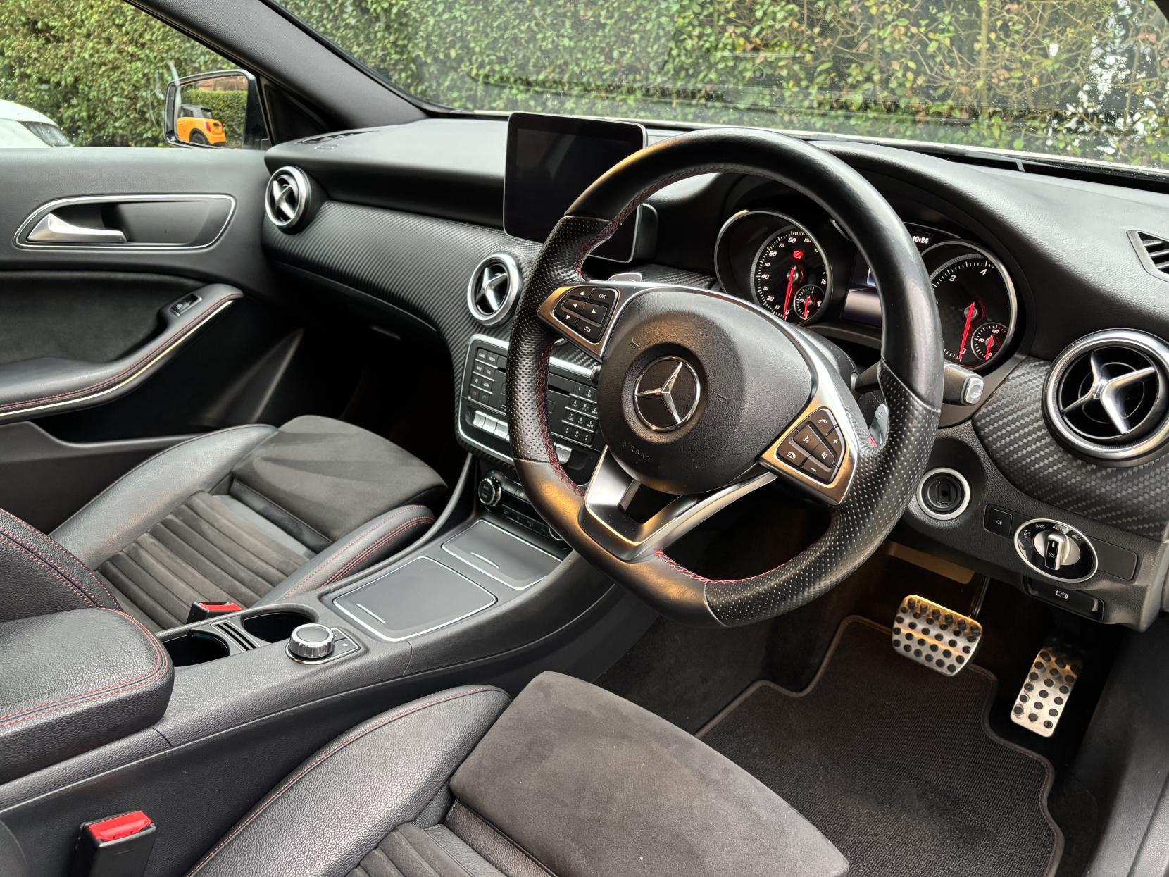 Mercedes-Benz A Class 2.1 A200d AMG Line (Premium) Hatchback 5dr Diesel 7G-DCT Euro 6 (s/s) (136 ps)