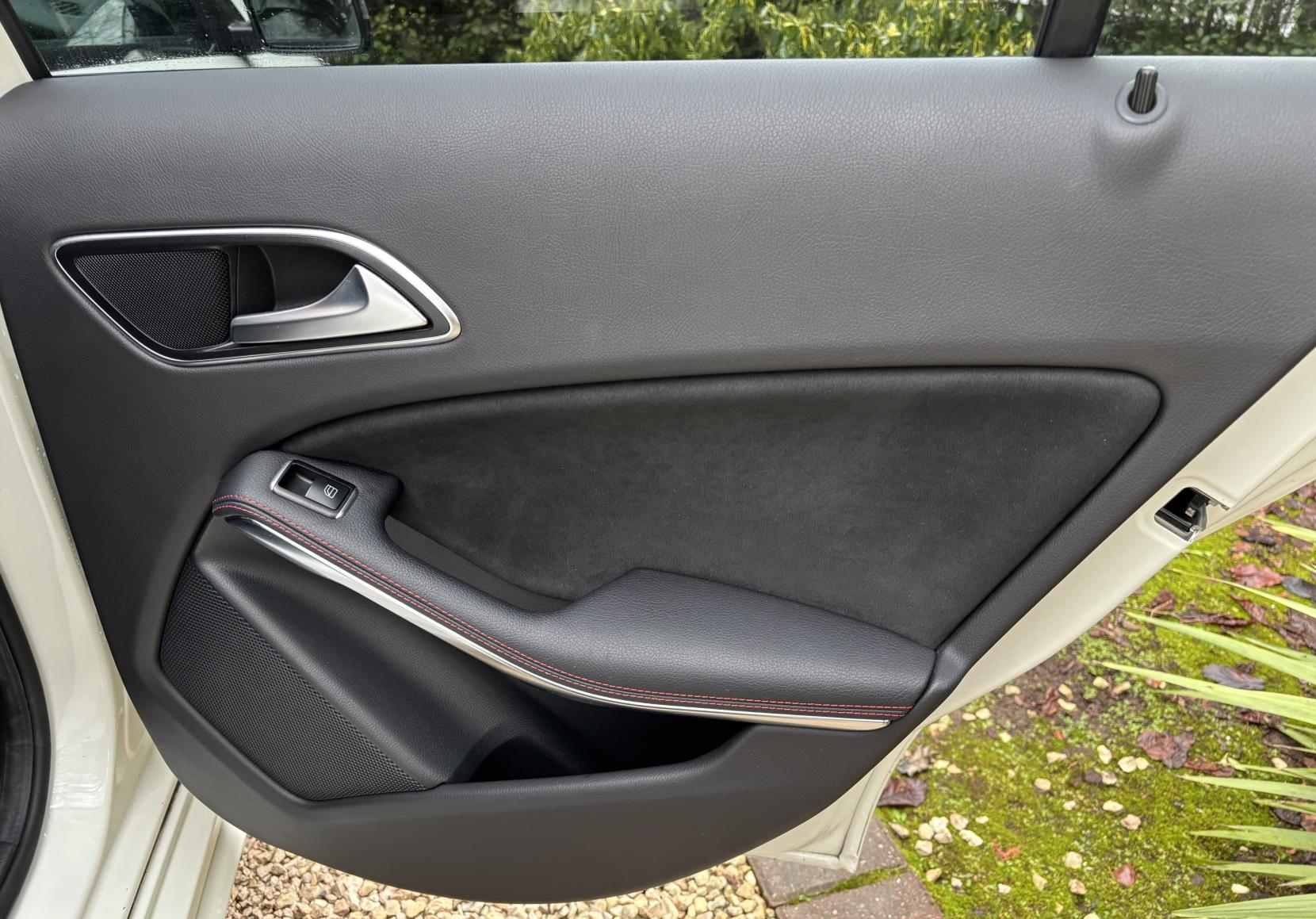 Mercedes-Benz A Class 2.1 A200d AMG Line (Premium) Hatchback 5dr Diesel 7G-DCT Euro 6 (s/s) (136 ps)