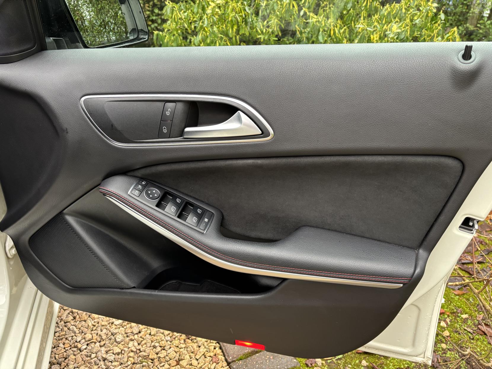 Mercedes-Benz A Class 2.1 A200d AMG Line (Premium) Hatchback 5dr Diesel 7G-DCT Euro 6 (s/s) (136 ps)