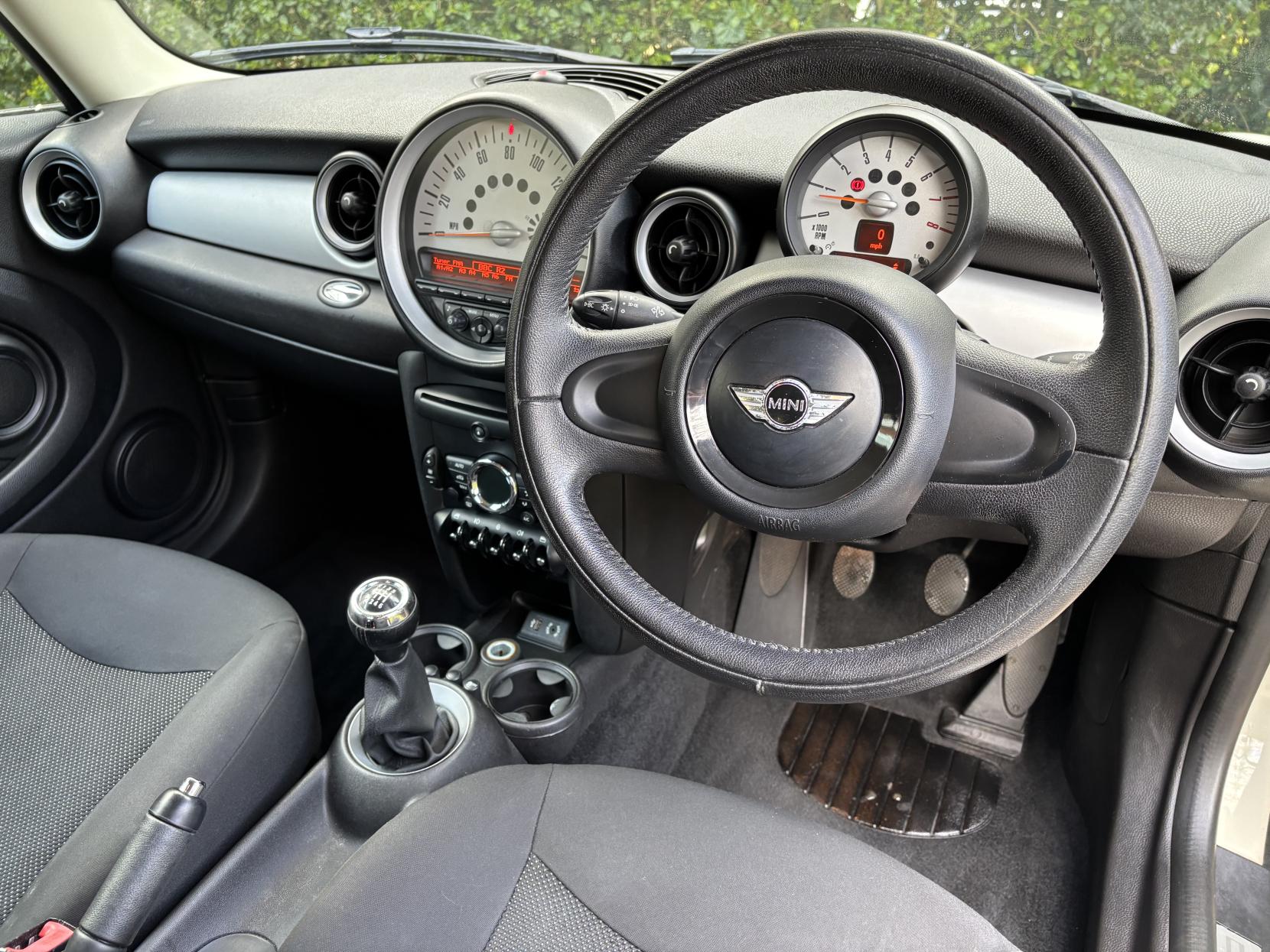 MINI Hatch 1.6 One Hatchback 3dr Petrol Manual Euro 5 (98 ps)