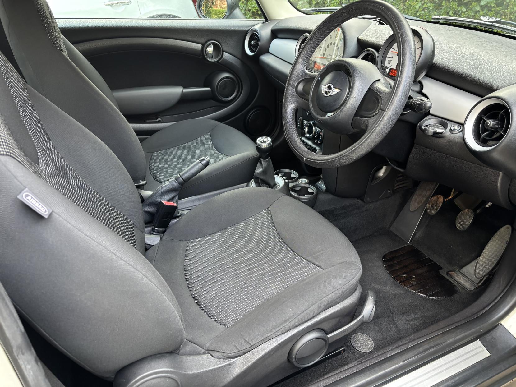 MINI Hatch 1.6 One Hatchback 3dr Petrol Manual Euro 5 (98 ps)