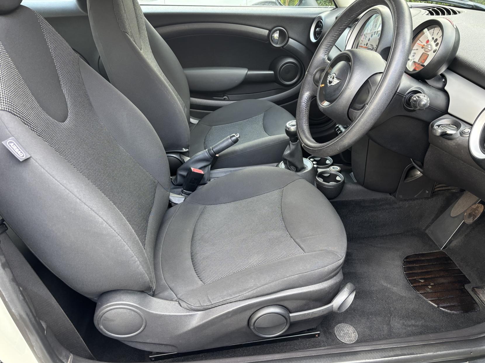 MINI Hatch 1.6 One Hatchback 3dr Petrol Manual Euro 5 (98 ps)