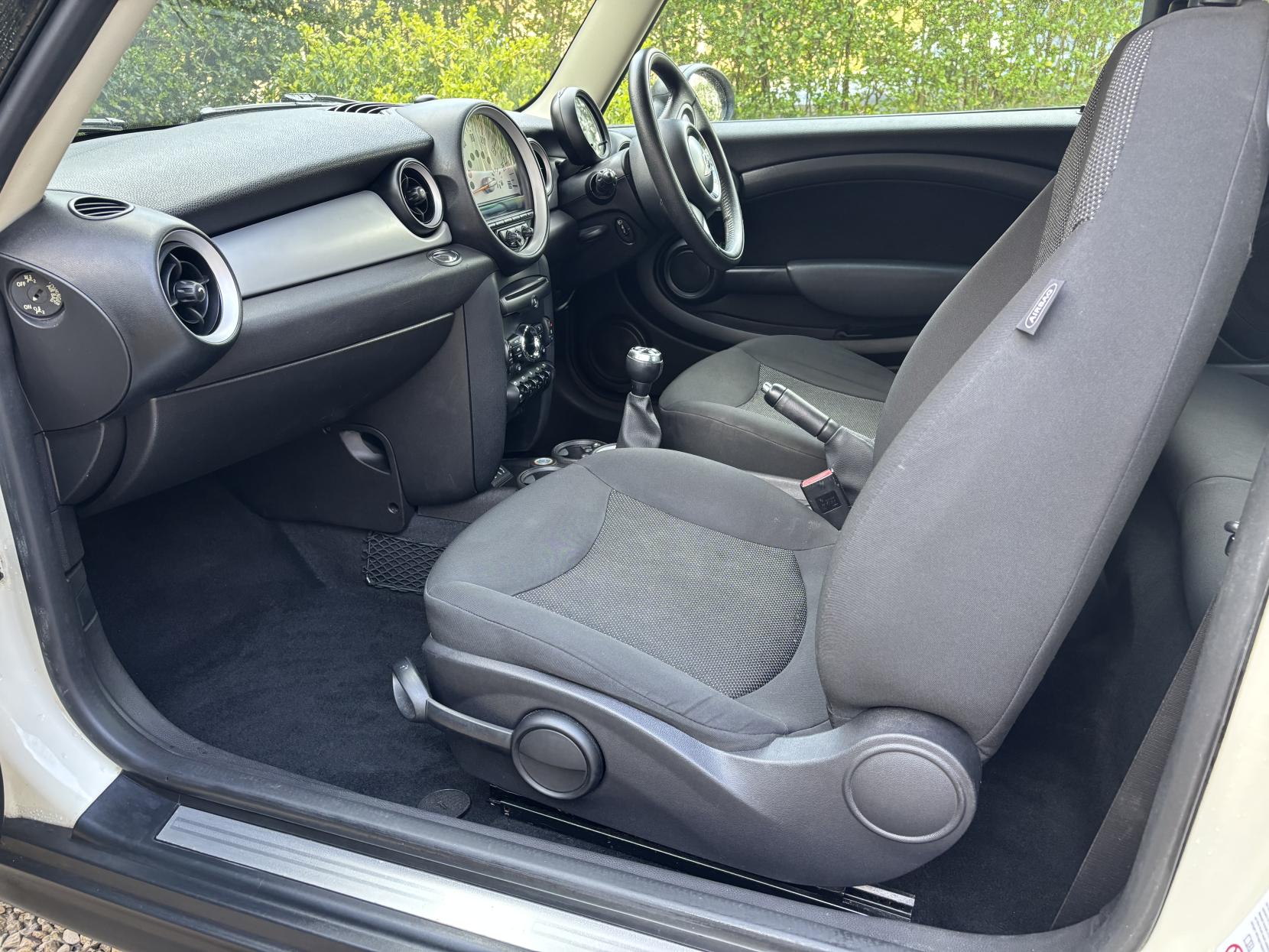 MINI Hatch 1.6 One Hatchback 3dr Petrol Manual Euro 5 (98 ps)