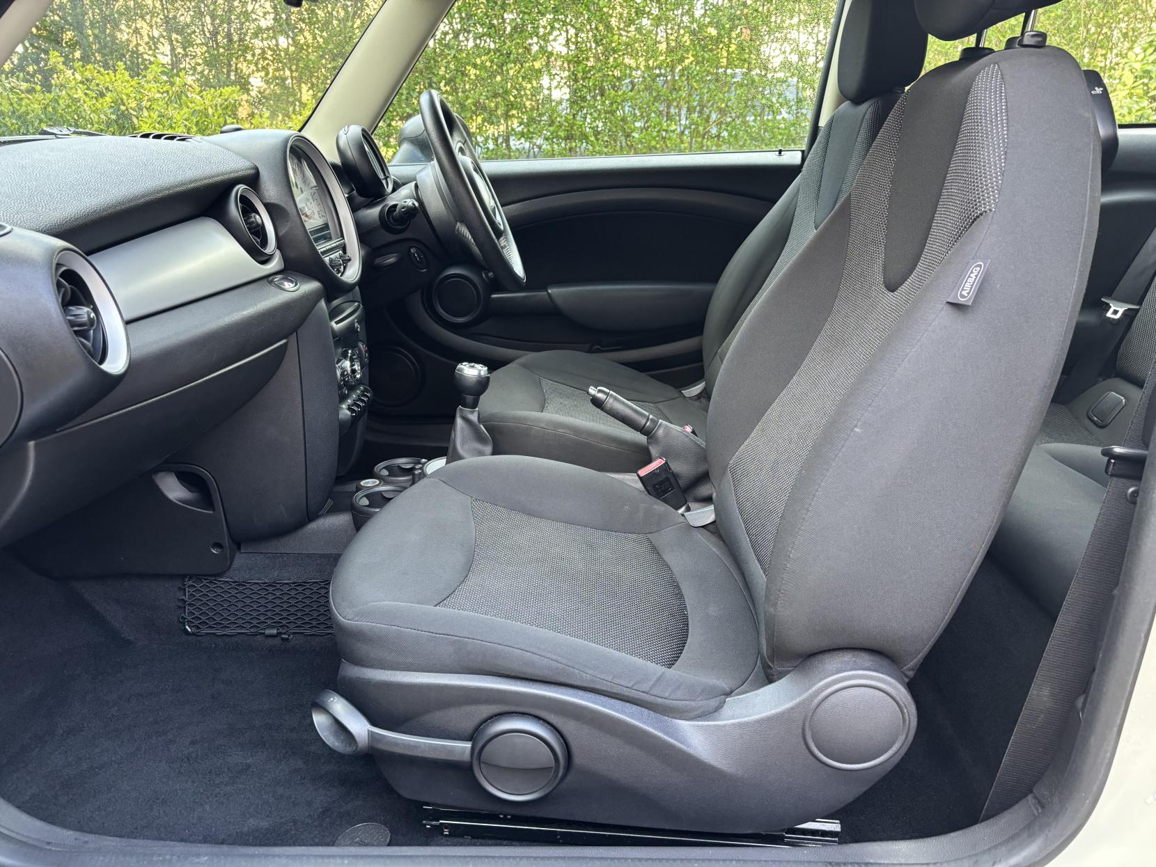 MINI Hatch 1.6 One Hatchback 3dr Petrol Manual Euro 5 (98 ps)