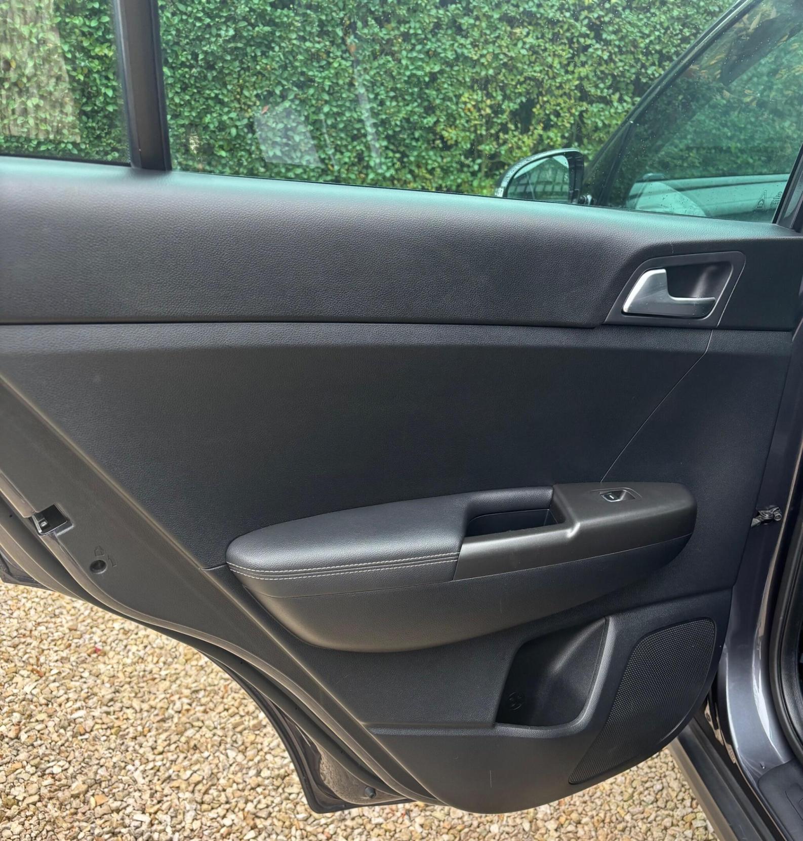 Kia Sportage 1.7 CRDi 2 SUV 5dr Diesel DCT Euro 6 (s/s) (139 bhp)